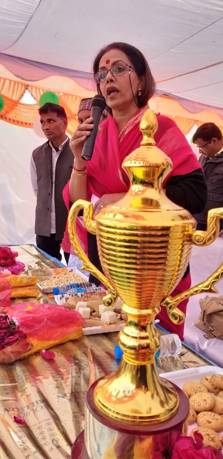 ट्वेंटी-ट्वेंटी  क्रिकेट टूर्नामेंट का पूर्व मंत्री महारानी डॉ0 अमीता सिंह ने किया उद्घाटन