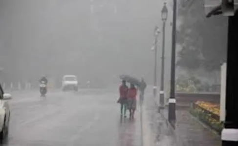 मौसम का मिजाज बदला, दिल्ली सहित आस-पास के राज्यों में ओला सहित हुई बारिश