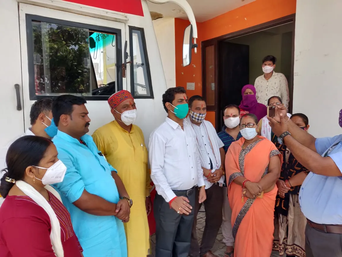 भाजपा महोबा कार्यालय मे स्वैच्छिक रक्तदान शिविर का हुआ आयोजन