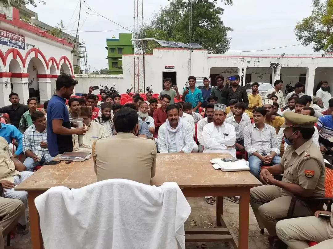 व्यक्तियों,मौलवियों एवं पुलिस स्टाफ के साथ पीस कमेटी की एक बैठक आयोजित की गई।