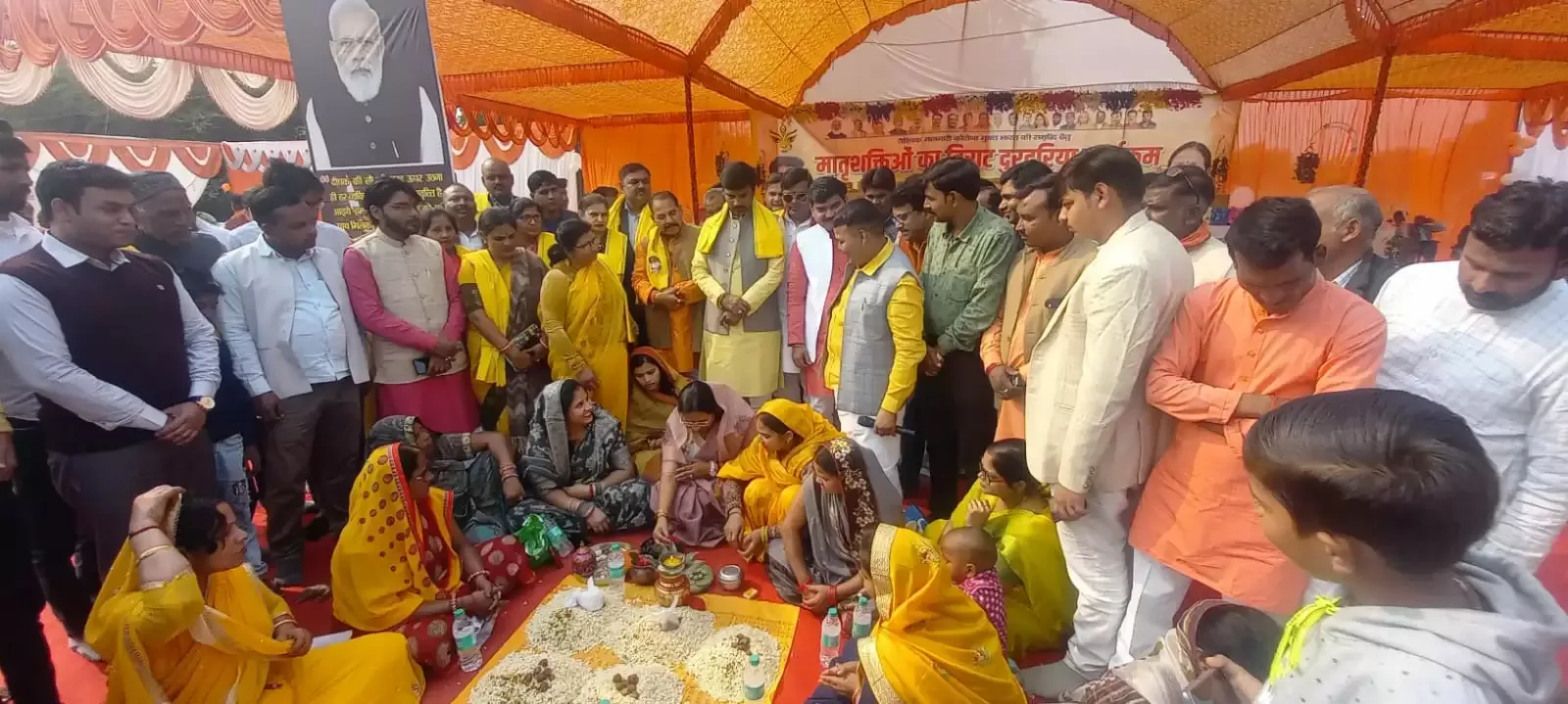 अवसान मैया के दुरदुरिया पूजन में उमड़ी महिलाएं