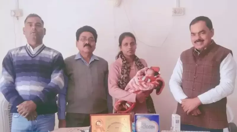 बाल कल्याण समिति ने नवजात अनाथ को दी विदाई