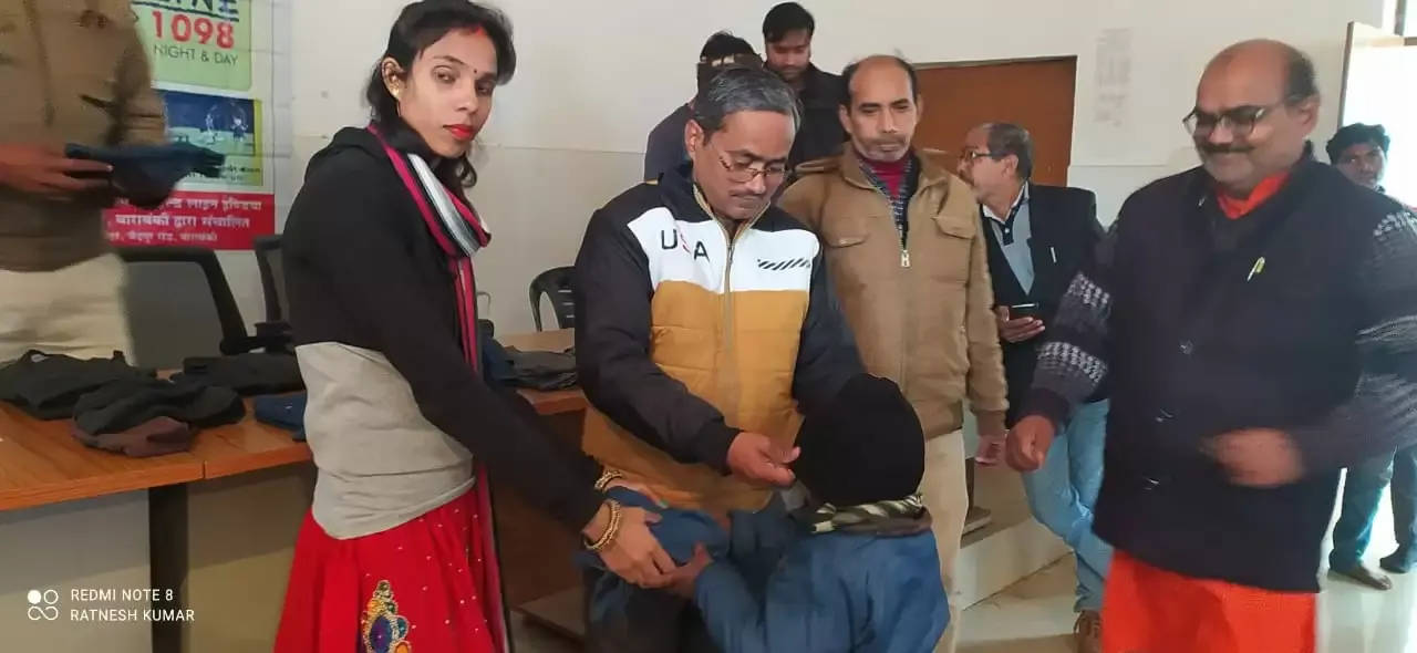 कड़ाके की ठंड में जरुरतमंद बच्चों को वितरित किया गया कंबल