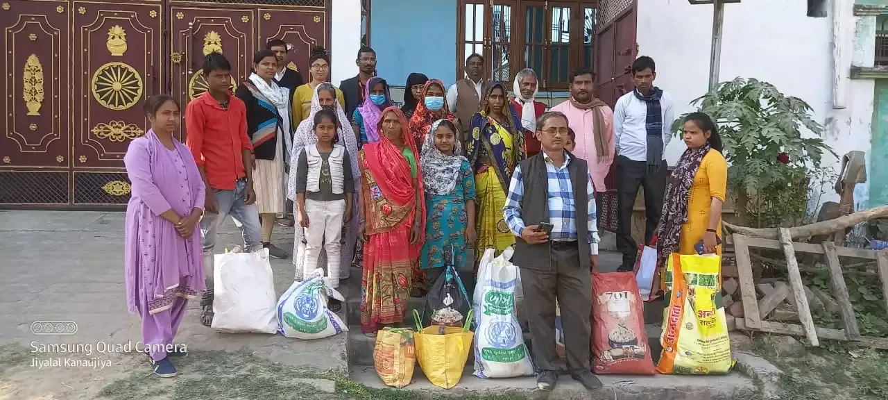 राशन पाकर खुश हुए बच्चे, शचि सिंह ने जरूरतमंद बच्चों के साथ बांटी खुशियां