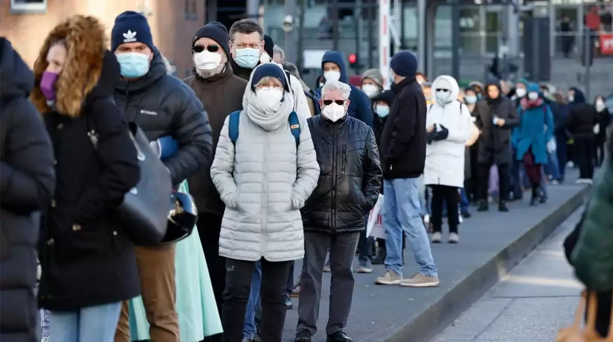 एशिया के कुछ देशों में कोविड बढ़ोतरी पर: संक्रमण नियंत्रण और जन-स्वास्थ्य प्रणाली में सुधार हैं ज़रूरी