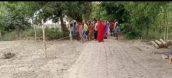 भीटी तहसील क्षेत्र में लगातार गरीबों की जमीन पर दबंगों के द्वारा कब्जा किया जा रहा है