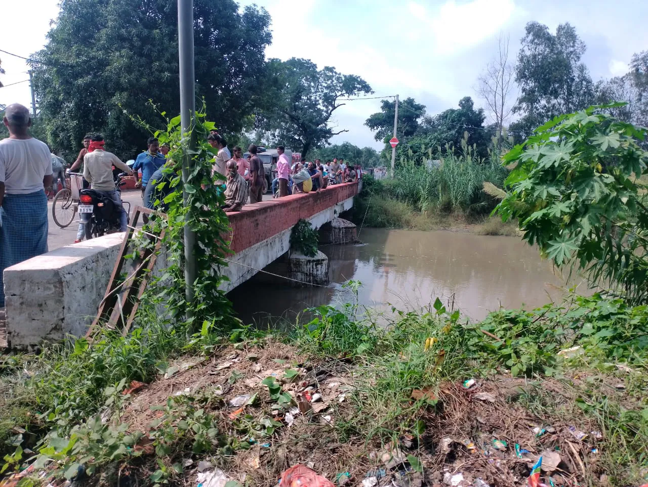 विवाहिता ने नहर में लगाई छलांग, पुलिस परिजन एवं ग्रामीण खोजबीन में जुटे लेकिन...