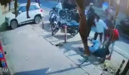 ट्रेडिंग कंपनी के मैनेजर को सरेआम पीटा, वीडियो सीसीटीवी कैमरे में कैद