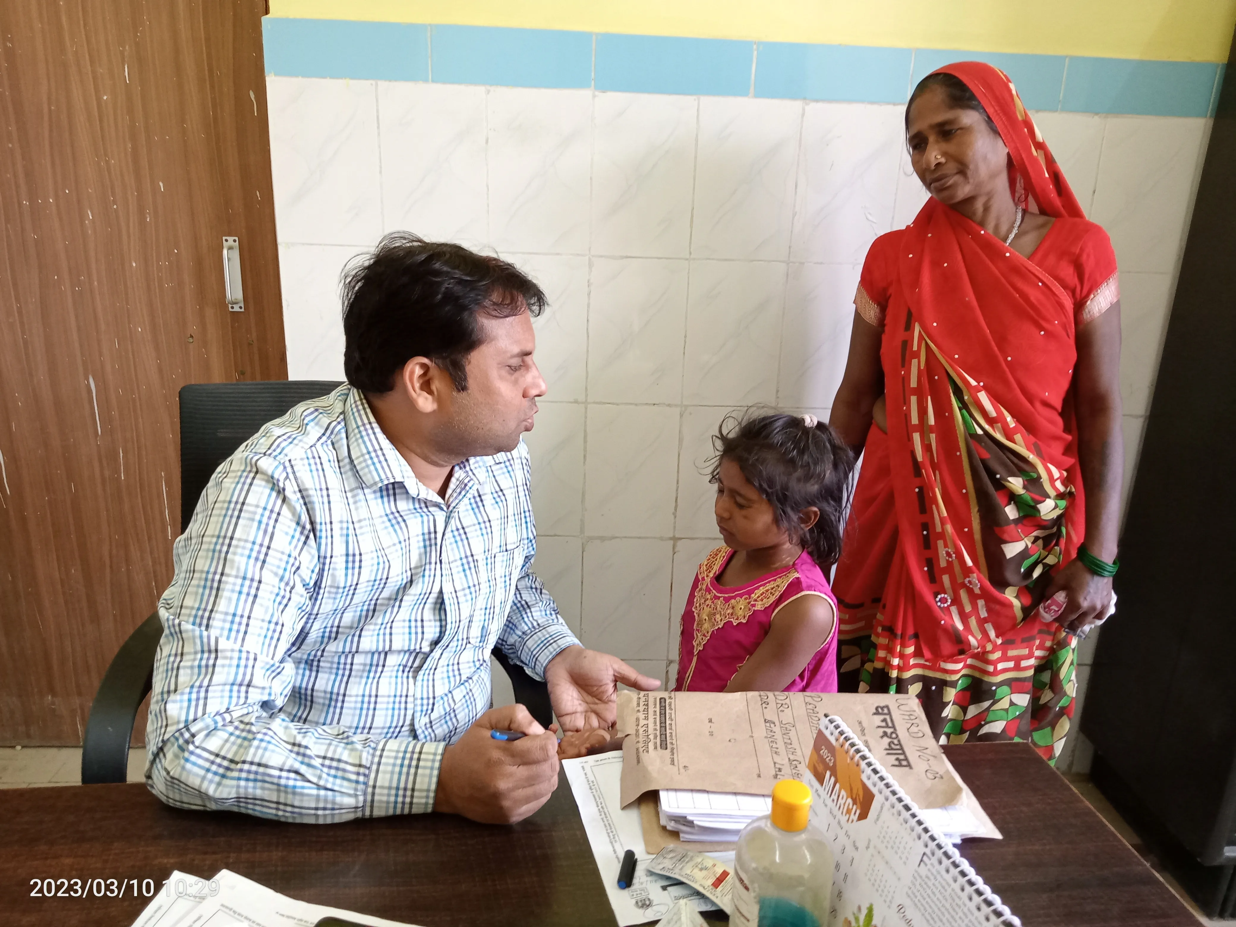 सौ शैय्या अस्पताल में सर्दी खांसी और उल्टी दस्त के मरीजों की संख्या बढ़ी, आधा दर्जन बच्चों का चल रहा है इलाज 