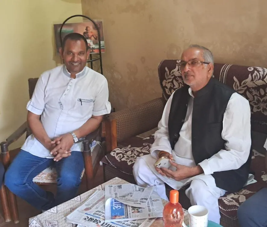 झारखंड प्राथमिक शिक्षक संघ के जिला अध्यक्ष ने शिक्षकों की विभिन्न समस्याओं के समाधान में सहयोग हेतु पूर्व कैबिनेट मंत्री मनोज यादव से किया मुलाकात 