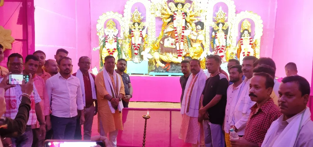 दुल्लभछड़ा दशभुजा संघ के पूजा मंडप उद्घाटन समारोह में सांसद कृपानाथ माला-विधायक विजय मालाकार