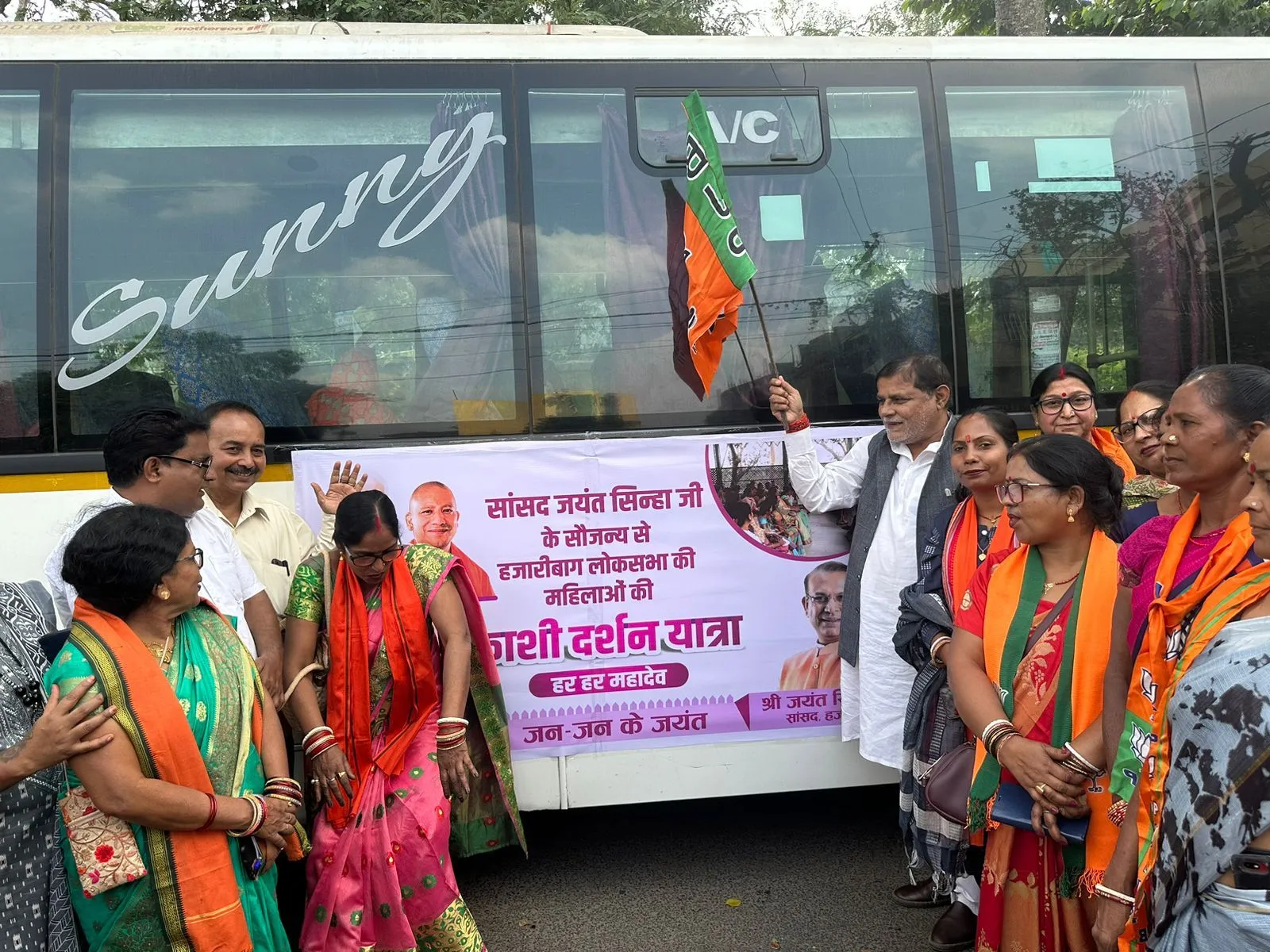 हज़ारीबाग लोकसभा की बहनों को हर सुविधा देने के लिए कार्यरत हूँ : सांसद जयंत सिन्हा