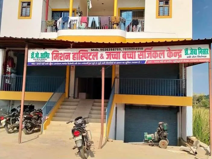 कथित डाक्टर ने नवजात को मृत बताकर सभासद के हाथों बेंचा