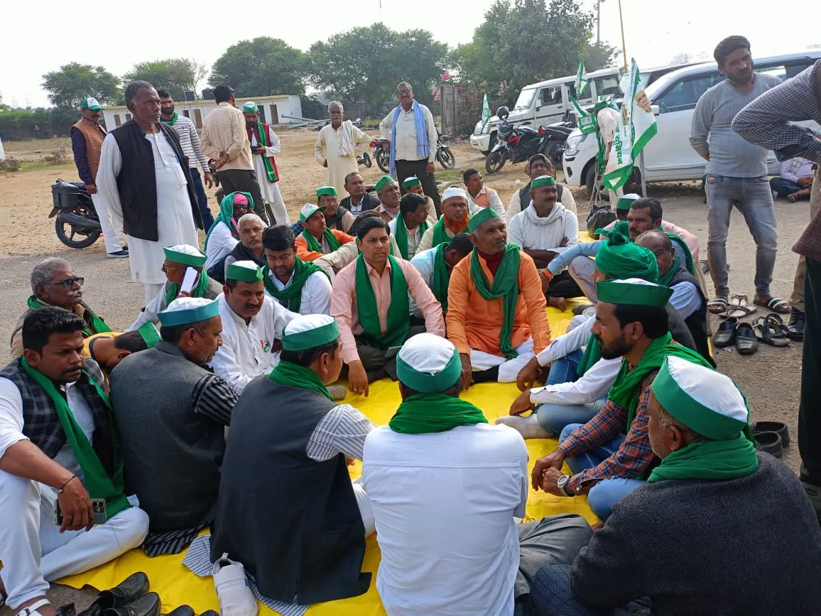 हर्रो टोल कर्मियों के गुंडागर्दी के विरोध में भारतीय किसान यूनियन ने किया धरना प्रदर्शन ।