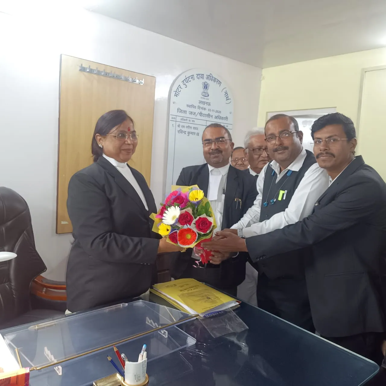 मोटर दुर्घटना दावा अधिकरण लखनऊ में  न्यायाधीश रेखा अग्निहोत्री ने ग्रहण किया अपना पदभार 