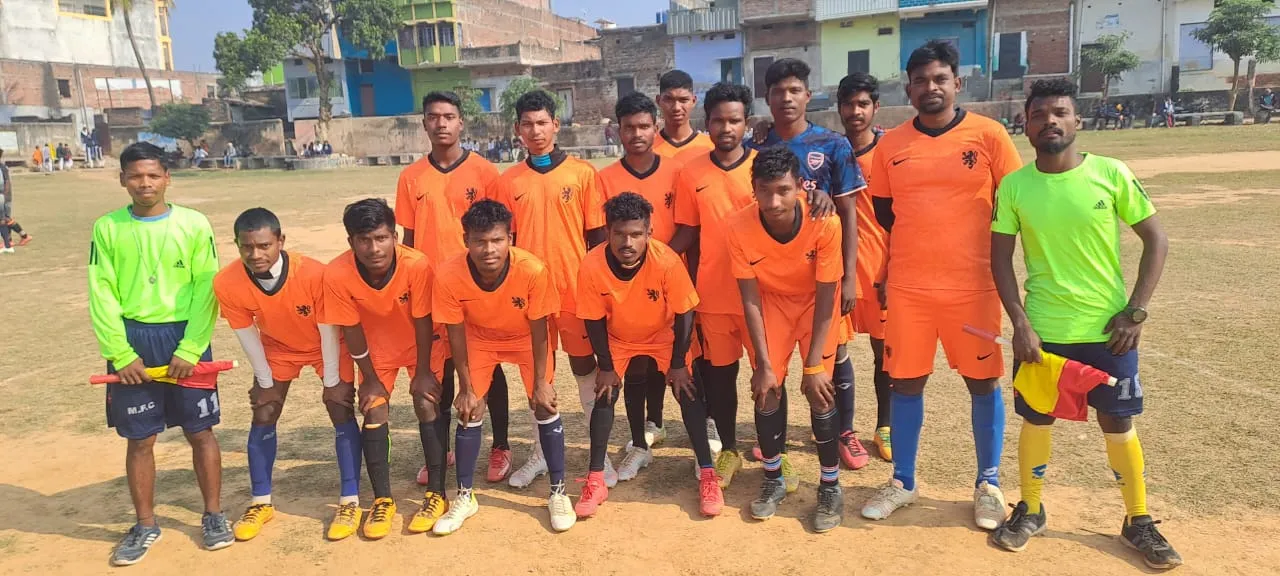 स्वर्गीय सुधीर प्रसाद राम मेमोरियल फुटबॉल टूर्नामेंट का आयोजन इंजीनियर अमन कुमार की अध्यक्षता में हो रहा है