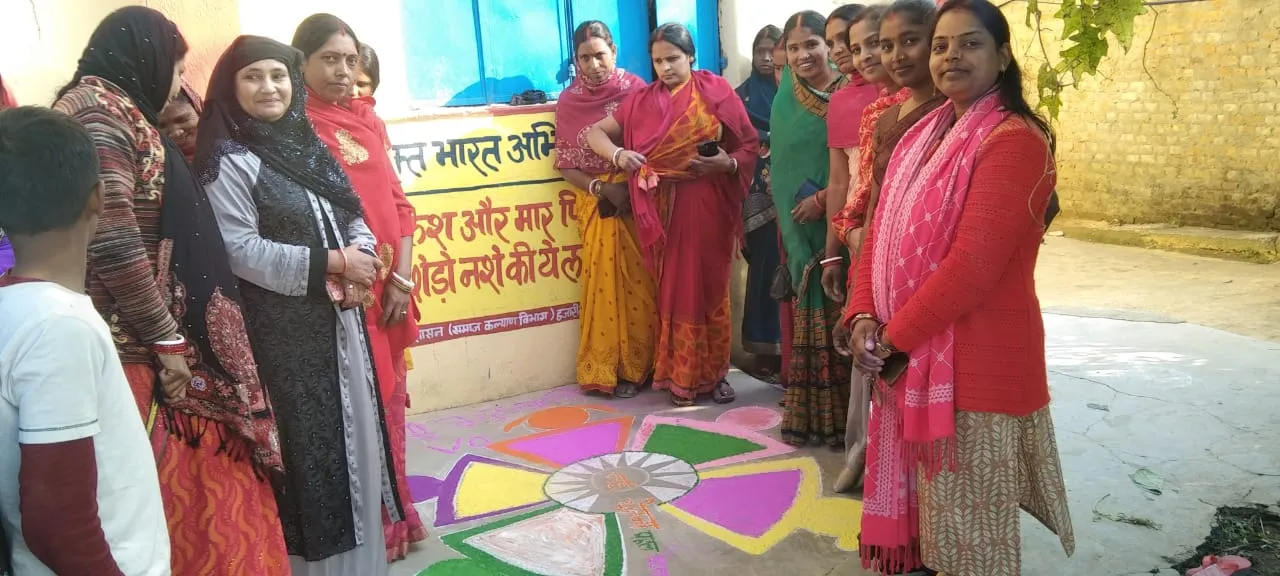 जेएसएलपीएस के द्वारा बेला पंचायत सचिवालय में की गई रंगोली प्रतियोगिता