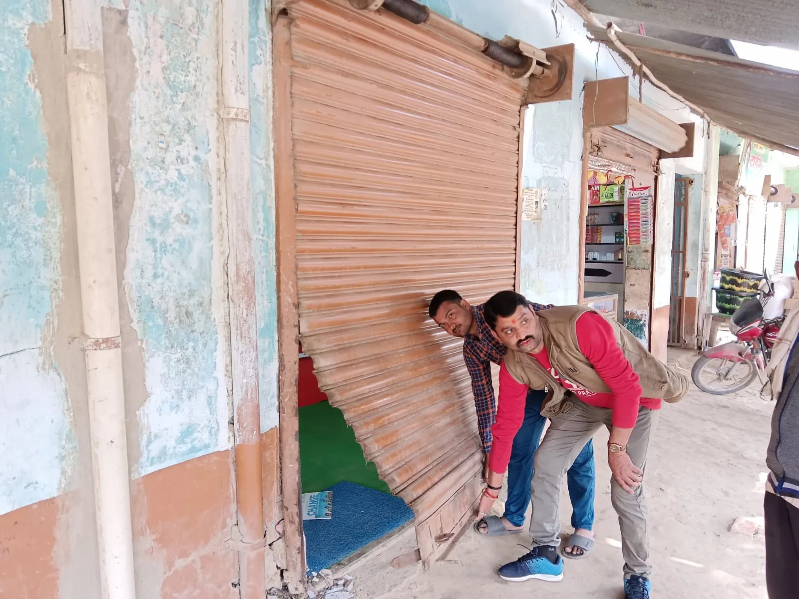 इटियाथोक थाना क्षेत्र में लगातार हो रही चोरियों पर नहीं लग पा रहा अंकुश