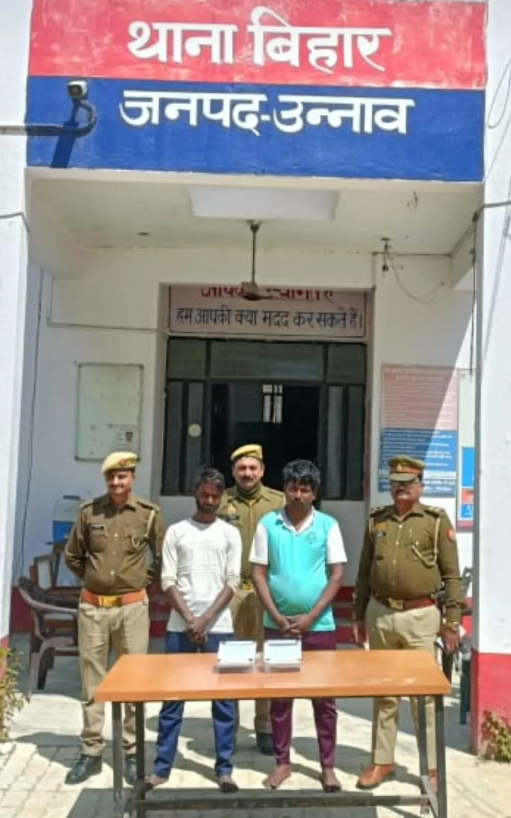 दो मोबाइल चोर चढ़े पुलिस के हत्थे