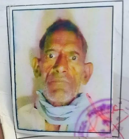 बैंक की लापरवाही से बीमार वृद्ध की मौत 