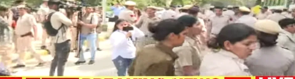 केजरीवाल की गिरफ्तारी पर आप पार्टी का प्रदर्शन