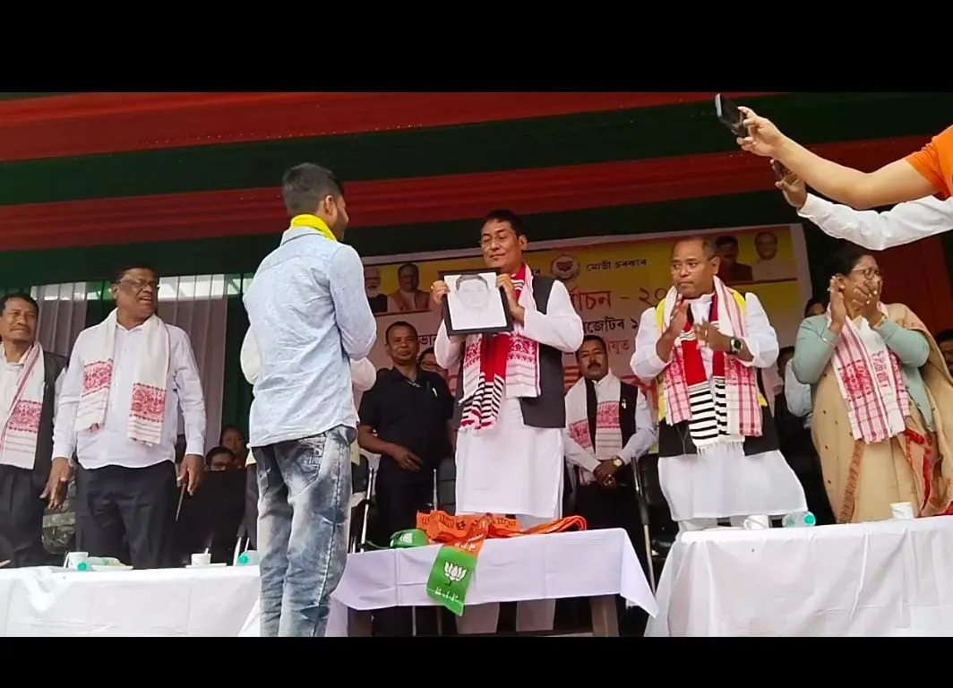 सिलापथार में भाजपा सहयोगी प्रत्याशी प्रदान बरुवा की विशाल चुनावी सभा।