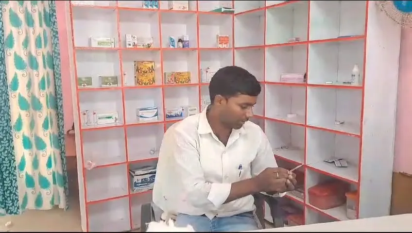 प्राथमिक स्वास्थ्य केंद्र जनकपुर नाक के नीचे बिना किसी डिग्री के धड़ल्ले से चला रहे झोलाछाप डॉक्टर अपना क्लिनिक