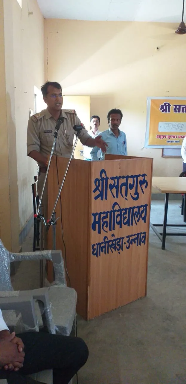 मतदाता जागरूकता कार्यक्रम में अखिलेश तिवारी ने लोगों को किया जागरूक
