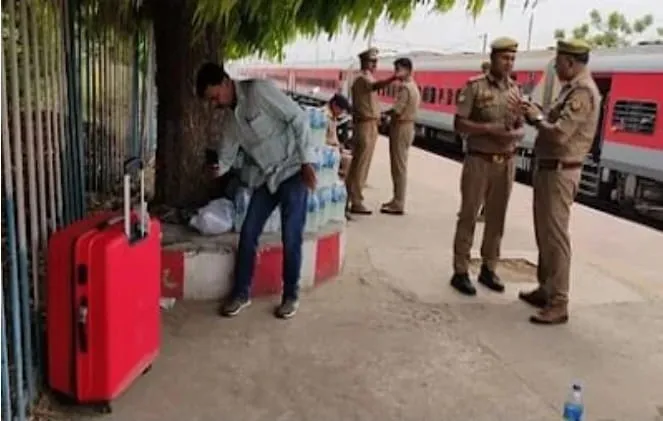 सूटकेस में मिली महिला की सिर कटी लाश, एक्सप्रेस ट्रेन में मचा हड़कंप!