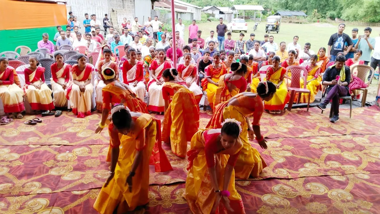 सिलापथार चेंगाजान में बंगाली युवा-छात्र फेडरेशन के चेंगाजन क्षेत्रीय संघ के द्वि-वार्षिक सत्र के मूल स्तम्भ (लाईखुटा) स्थापन।