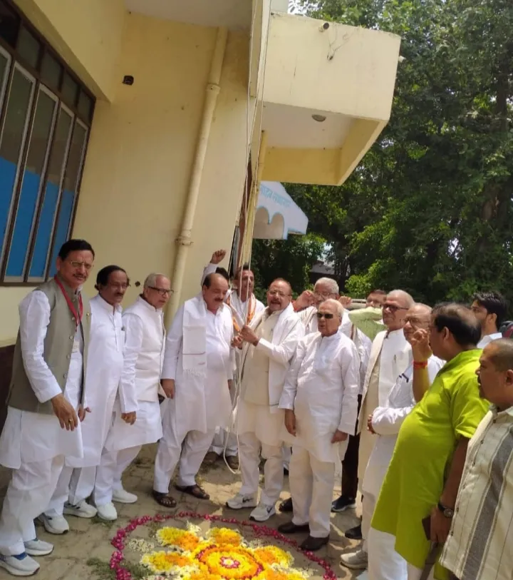 उत्तर प्रदेश माध्यमिक शिक्षक संघ द्वारा किया गया ग्रीष्मकालीन सम्मेलन।