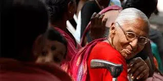 वृद्ध जन परिवार के बोझ नहीं वरन, आधार हैं
