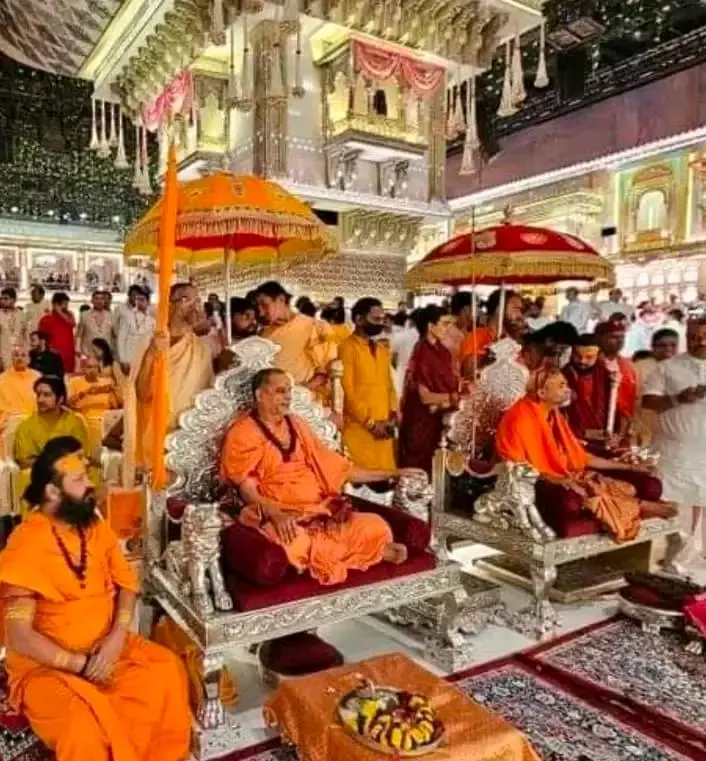 क्या शंकराचार्य अपनी मर्यादाओं को भूल गए ?