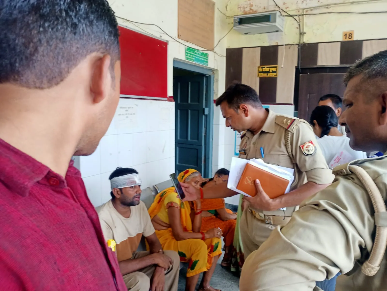 घायल अवस्था में सड़क किनारे पड़ा मिला सिपाही