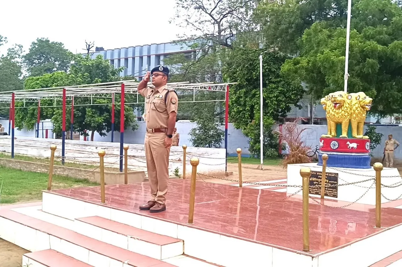  साप्ताहिक परेड की सलामी लेकर किया गया परेड का निरीक्षण 