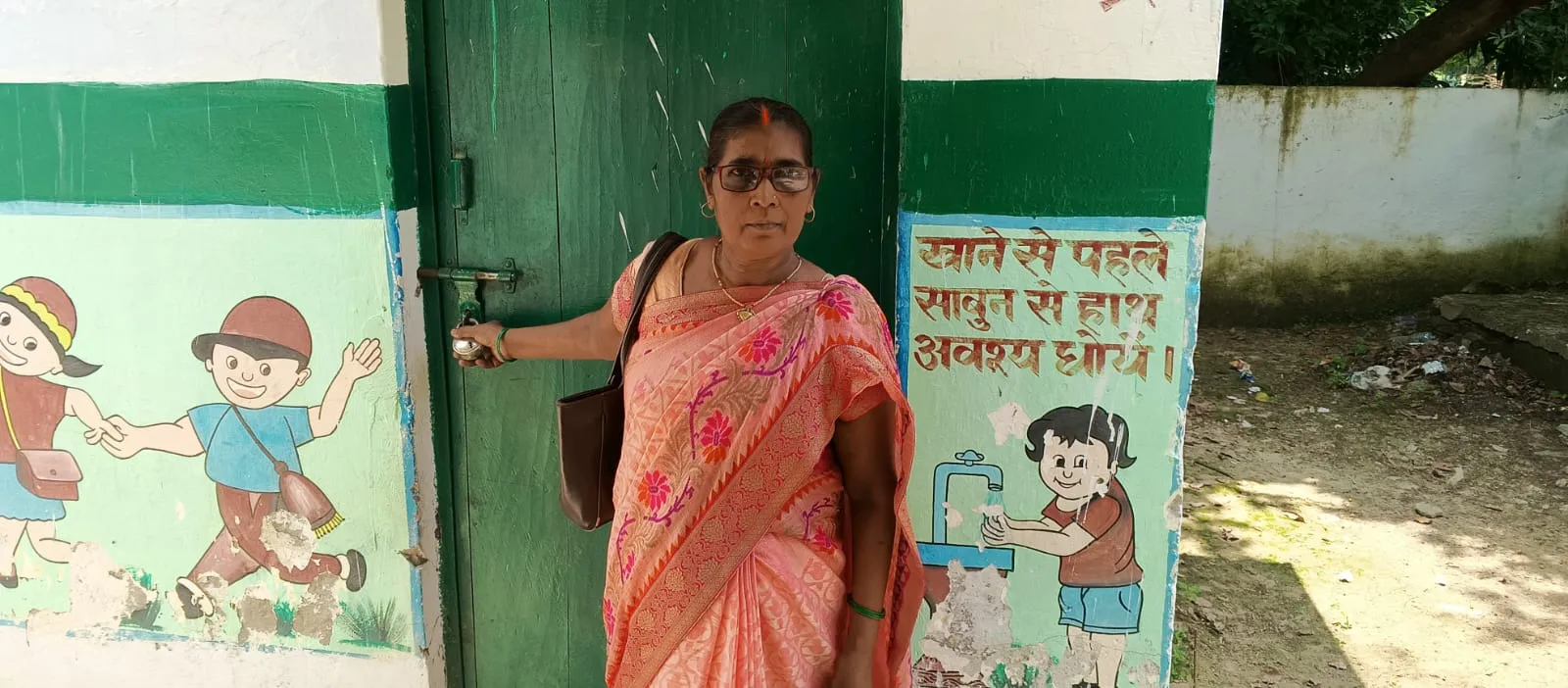 आंगनबाड़ी कार्यकर्ता की मनमानी से ग्रामीण त्रस्त हमेशा बन्द रहता है केन्द्र पर ताला‌