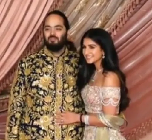 अनंत अंबानी+राधिका की 3700 करोड की शाही शादी का जश्न