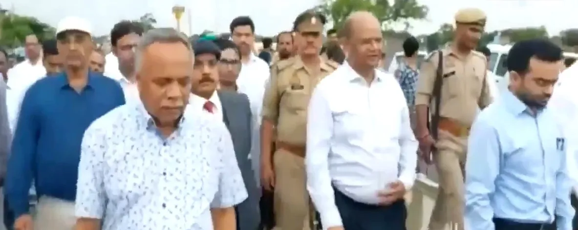 3 सदस्यीय न्यायिक जांच आयोग हाथरस पहुंचा, जल्द से जल्द रिपोर्ट तैयार करने- कहा 