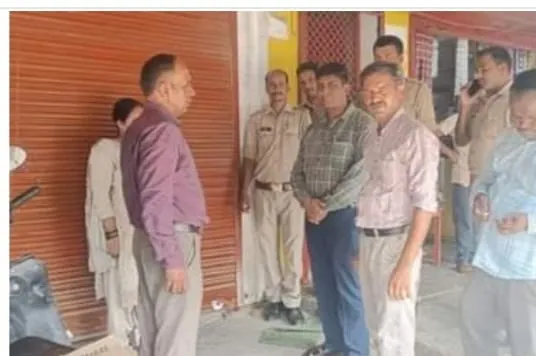 अपनो पे करम गैरो पे सितम के तर्ज पर सीएचसी अधीक्षक तुलसीपुर सुमन्त सिंह द्वारा एसीएमओ से करवाया गया जांच व सील की कार्यवाही