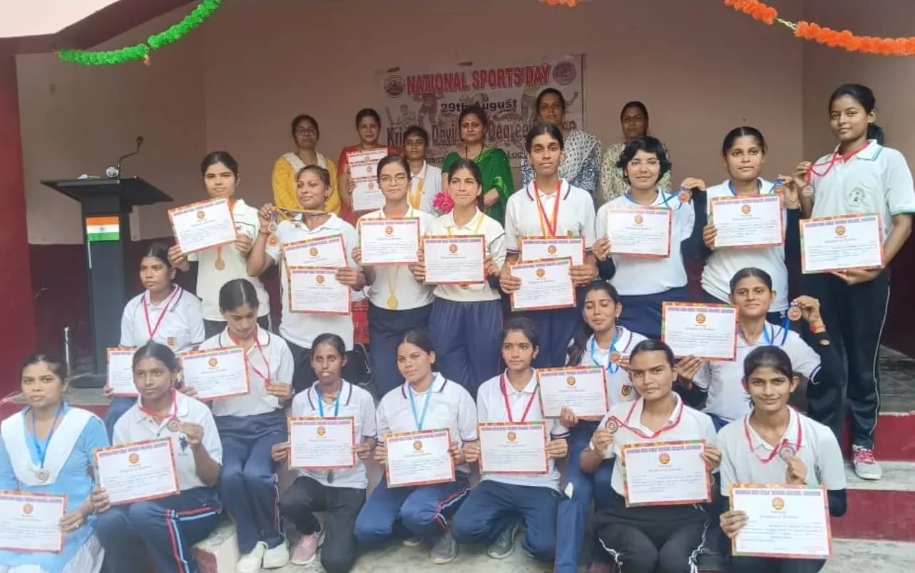 राष्ट्रीय खेल दिवस पर बच्चों ने खेल प्रतियोगिताओं में जीते इनाम।