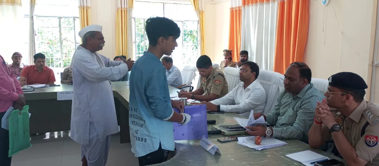 सम्पूर्ण समाधान दिवस के अवसर पर 81 शिकायती आयीं, 08 का हुआ मौके पर निस्तारण