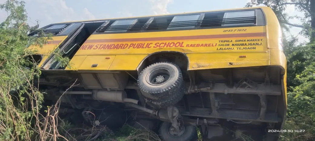 न्यू स्टैंडर्ड स्कूल की बस की चपेट में आए 45 वर्षीय व्यक्ति की मौत
