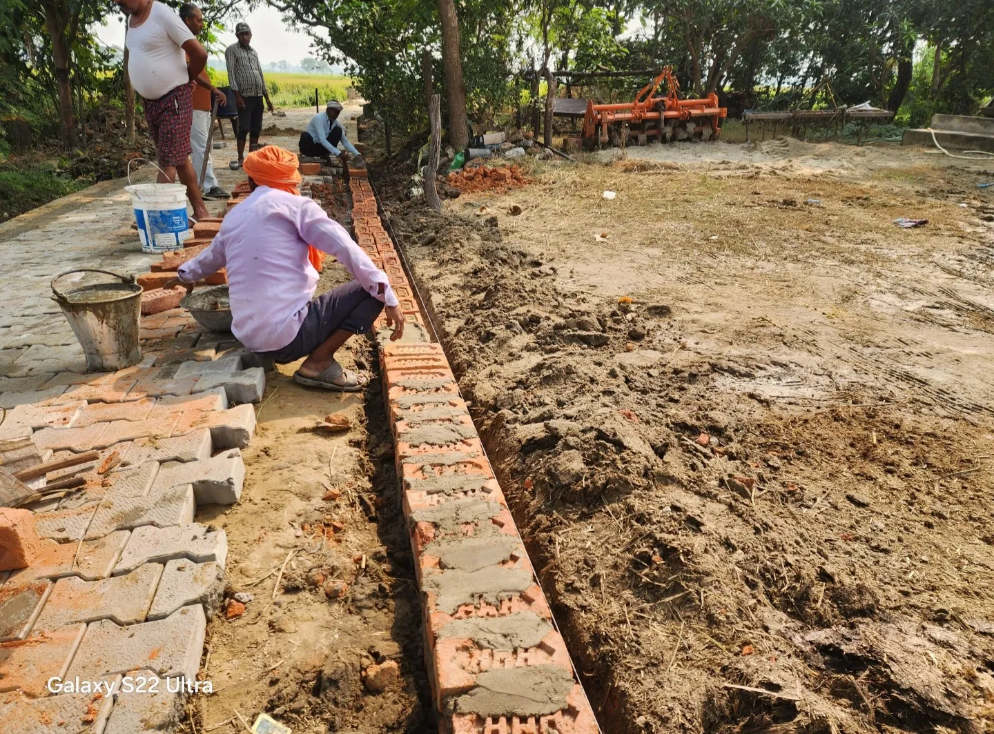 इंटरलॉकिंग सड़क निर्माण में मानक की अनदेखी