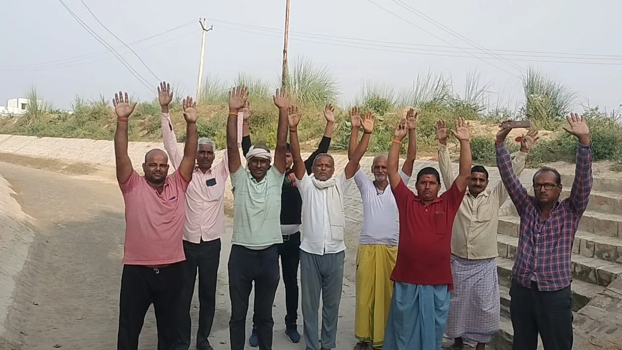 नहर में पानी नहीं छोडने पर किसानों ने किया हंगामा