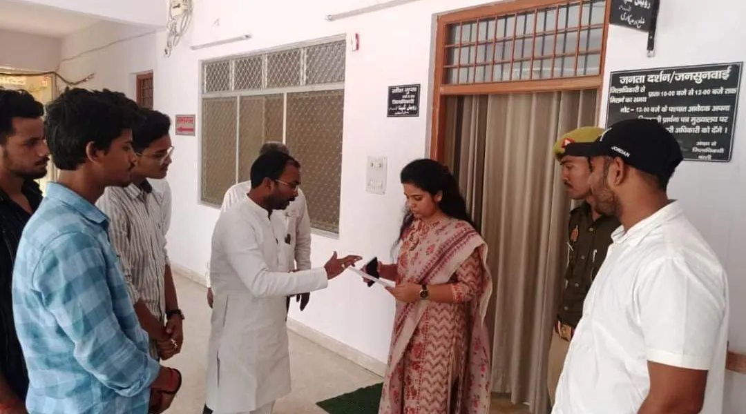 टोल प्लाजा पर मनमानी रोकने की मांगः सौंपा ज्ञापन