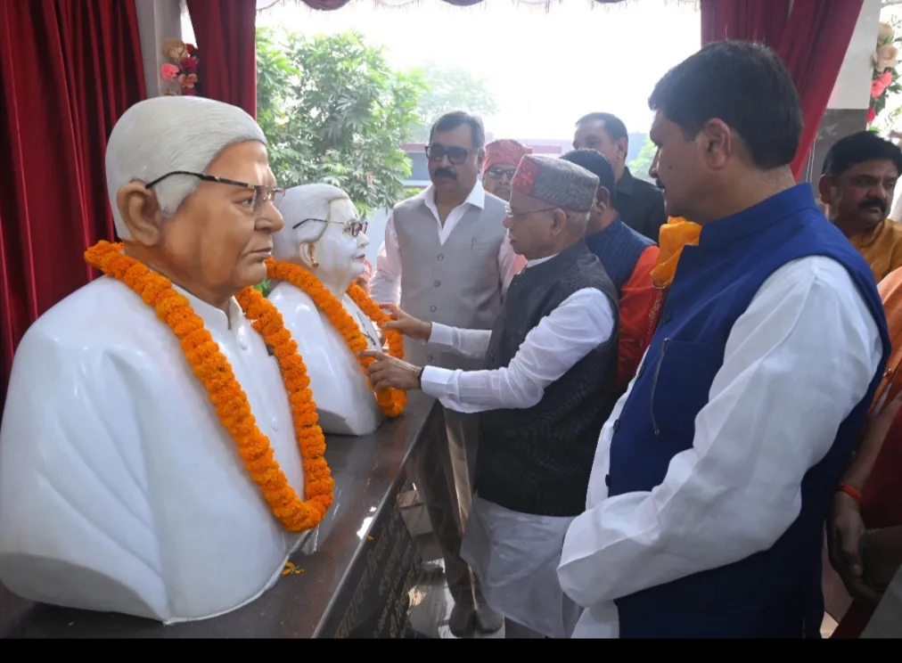 खजनी के नवल्स नेशनल एकेडमी में राज्यपाल हिमांचल प्रदेश ने किया युगल मूर्ति का लोकार्पण,