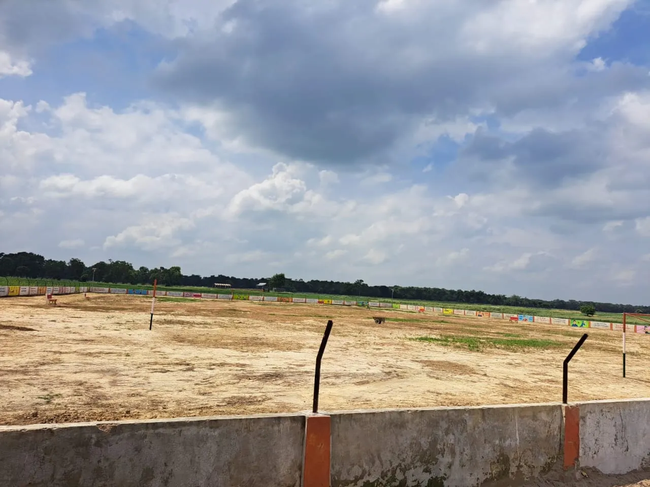 खेल मैदान का निर्माण अधूरा, कैसे निखरेगी खेल प्रतिभा