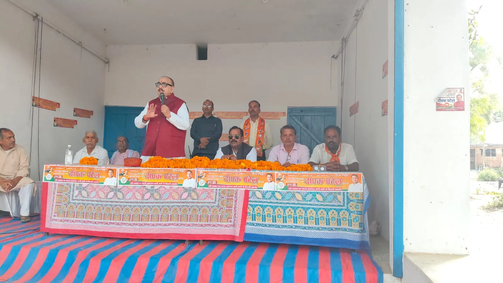 प्रधानमंत्री मोदी एवं योगी भारत के गौरव हैं। राष्ट्र उत्तरोत्तर विकास के पद पर अग्रसर।