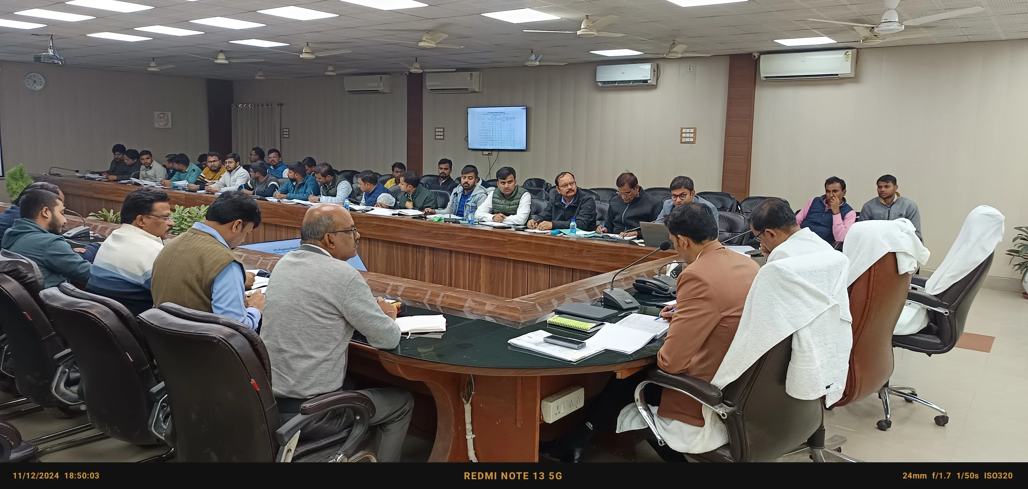 जिलाधिकारी ने हर घर नल परियोजनाओं का किया गहन समीक्षा