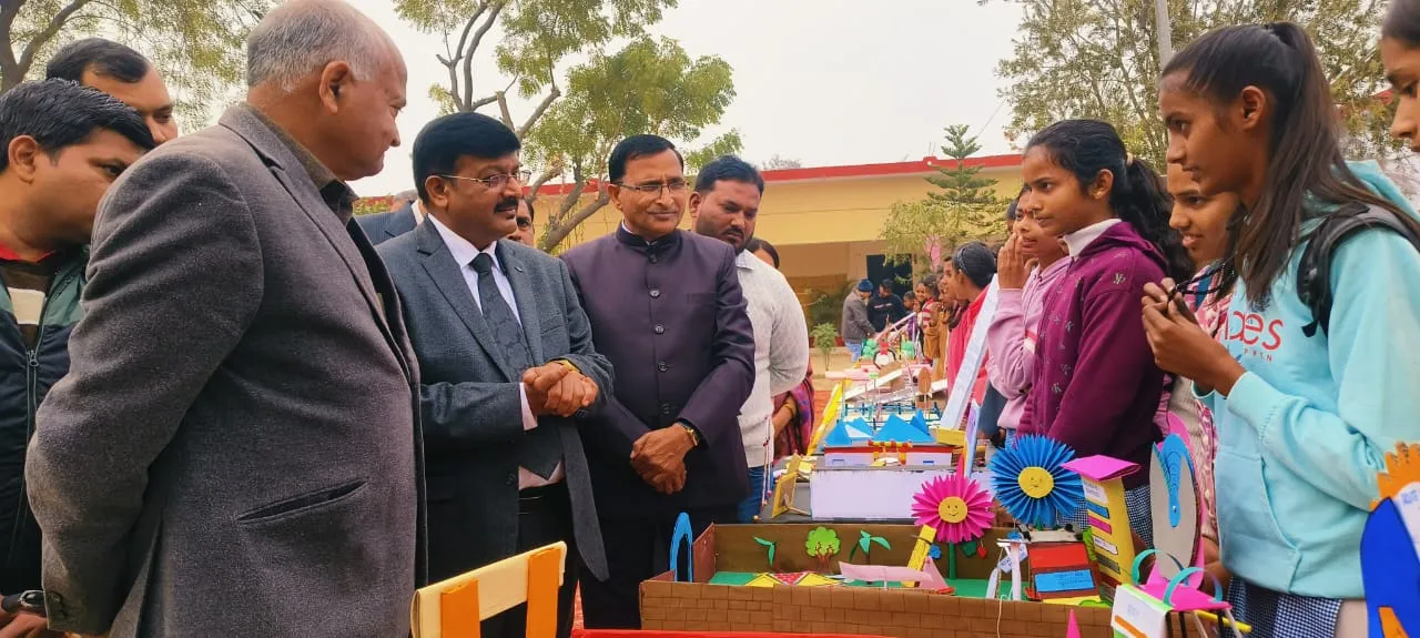 गणित- विज्ञान प्रदर्शनी में बच्चों ने दिखाई प्रतिभा, अतिथियों ने की सराहना